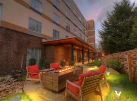 Fairfield Inn & Suites by Marriott Gatlinburg Downtown，位于加特林堡的酒店