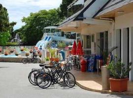Camping 4 étoiles - Piscine - ccaae0e，位于内维兹的酒店