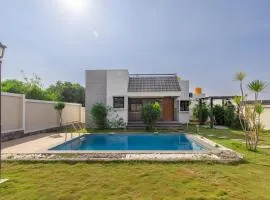 JhilMil Pool Villa by StayJadeParty VillaLawn