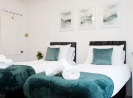 Cosy House - Stanstead Airport