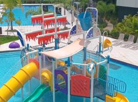 Complejo Altamira Aeropuerto，位于Estancia Sarubi的带停车场的酒店