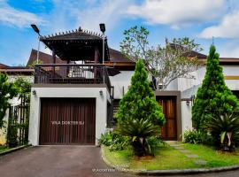 Vimala Hills Villa & Resort，位于Megamendung的带按摩浴缸的酒店