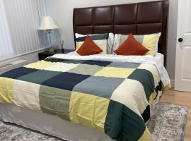 Cozy Suite at Towson Center，位于陶森的酒店