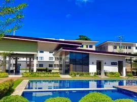 Near Mactan Airport, Pool, Fast WiFi, Netflix & Disney