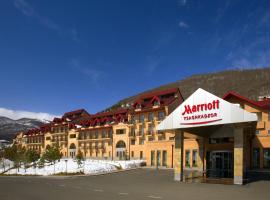 特萨卡德苏尔万豪酒店，位于萨克德佐尔镇的酒店