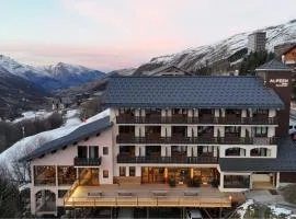 Alpeen Hotel