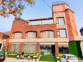 Modi Hotel & Resorts，位于Pinjaur的酒店