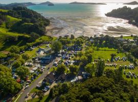 Coromandel Shelly Beach TOP 10 Holiday Park，位于科罗曼德镇的酒店