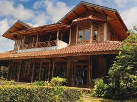 Large Bogor Villa with Pool, BBQ Grill & Fishing Spot by 2ndHome，位于Masing的酒店