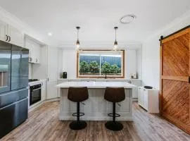 Kooyong - A Family Escape in Caerleon Estate