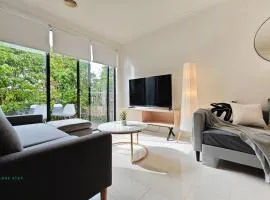 Modern 2-Bedroom Townhouse Near DFO & RMIT