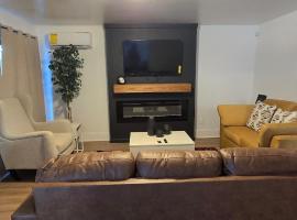 Luxury 4 Bedroom Modern Escape，位于底特律的酒店