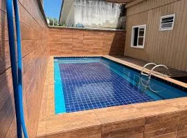 Casa com piscina próximo a Meia Praia, Itapema-SC