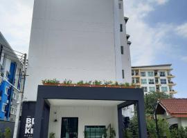 Blu Monkey Boutique Bangsaen，位于Ban Hua Khao Sammuk的酒店