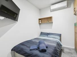 Cozy Stays - Private Rooms in Adelaide CBD with Shared Facilities，位于阿德莱德的青旅