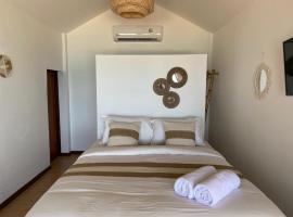 Cozy Beachfront Bungalow，位于湄南海滩的酒店