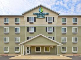 WoodSpring Suites St Louis St Charles，位于圣查尔斯的酒店