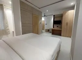 Hotel Global inn -1 KM From Railway Station - Lift Food And Free Parking