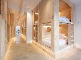 Colo Colo Hostel Valencia，位于瓦伦西亚的酒店