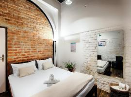 International Travellers' Hostel by ITH Stays，位于瓦拉纳西的豪华帐篷营地