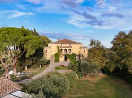 Castello di Serragiumenta，位于Firmo的酒店