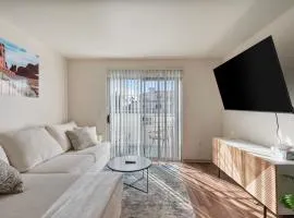 Modern and Spacious One Bedroom Apartment in Tempe with Pool