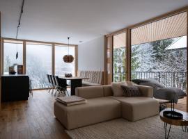 Chalet Waldzauber Your Alpine Escape in Bad Kleinkirchheim Near the Ski Lift，位于巴德小基希海姆的木屋