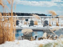 勒热曼夏荷乐瓦Spa酒店，位于拜圣保罗的带泳池的酒店