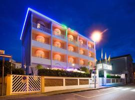 塞里尼安东尼奥别墅酒店，位于切齐纳码头阿夸村附近的酒店