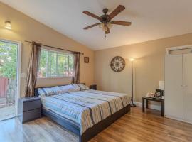 King room,King bed, private entry, ensuite bath and kitchen，位于坎贝尔的酒店