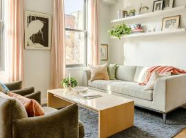 Lux Condo Near Washington Park - Walk Everywhere，位于辛辛那提的酒店