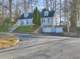 3 Mi to Downtown Spacious White Plains Home，位于怀特普莱恩斯的酒店