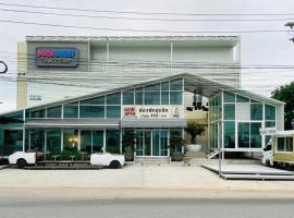 Duck House Hostel & Resort Khon Kaen，位于Ban Pet的酒店