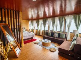 Monratino Himadrie -2 mins walk from Mall Road - All rooms have Kanchenjunga Mountain View，位于大吉岭的酒店