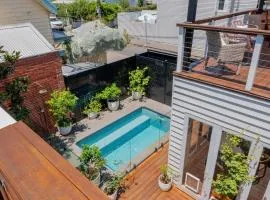 Family Cityside Beach House, Pool & Roof Terrace