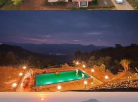 Lifeline Villas- Backwater Breeze Valley View Luxurious Infinity Pool Villa With Huge Open Area，位于马哈巴莱斯赫瓦尔的酒店
