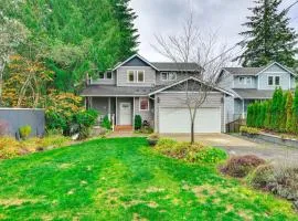 Lakefront Gem with Deck and Grill in Shelton