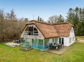 Large Pool House For 20 People, Where Hunting Is Allowed In The Adjacent Forest