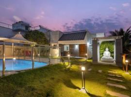 Aqua Luxe Villa By Secret Turtle AC Pvt Pool BBQ，位于霍苏尔的酒店