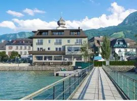 丽丽湖畔酒店