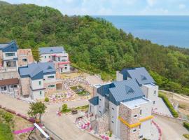 Samcheok Santorini Pension，位于三陟的酒店