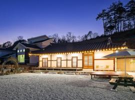 Gangneung ggabinejip hanok pension，位于江陵市的酒店