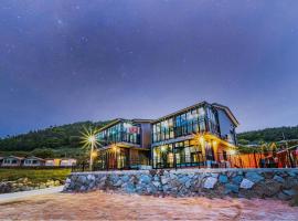 Namhae Yanghwa Seaside Pension，位于南海郡的酒店