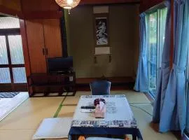 Entire old house up to 10 people Kokusai Street is a 10minute drive 泉崎荘