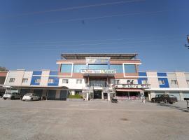 Hotel Pawar Palace And Restaurant，位于Kelwa的酒店