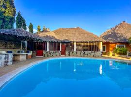 Diani Camp and Cottages，位于迪亚尼海滩的酒店