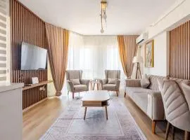 Deluxe King Suite MAI21