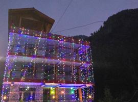 Mama-Sita Kasol，位于Manīkaran的酒店