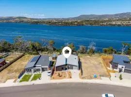 Austins Ferry Haven Modern Waterfront Retreat