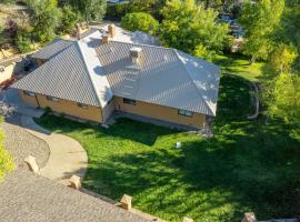 Game Room, Media Room and Pool Luxe Villa in Craig!
